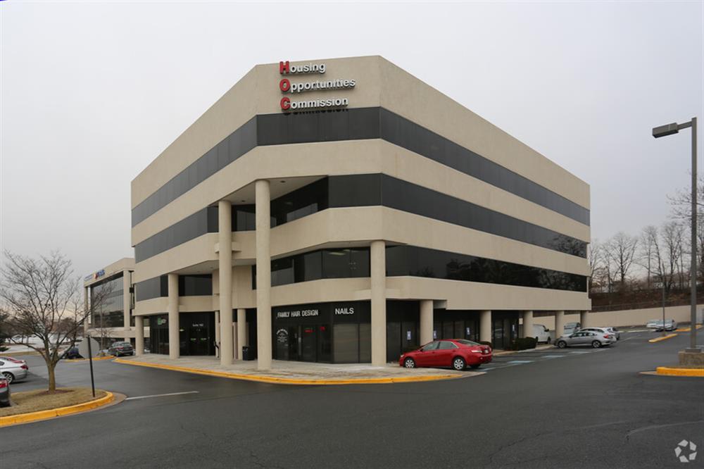 property with office space for rent at 101 Lakeforest Blvd., Gaithersburg, MD 20877, USA