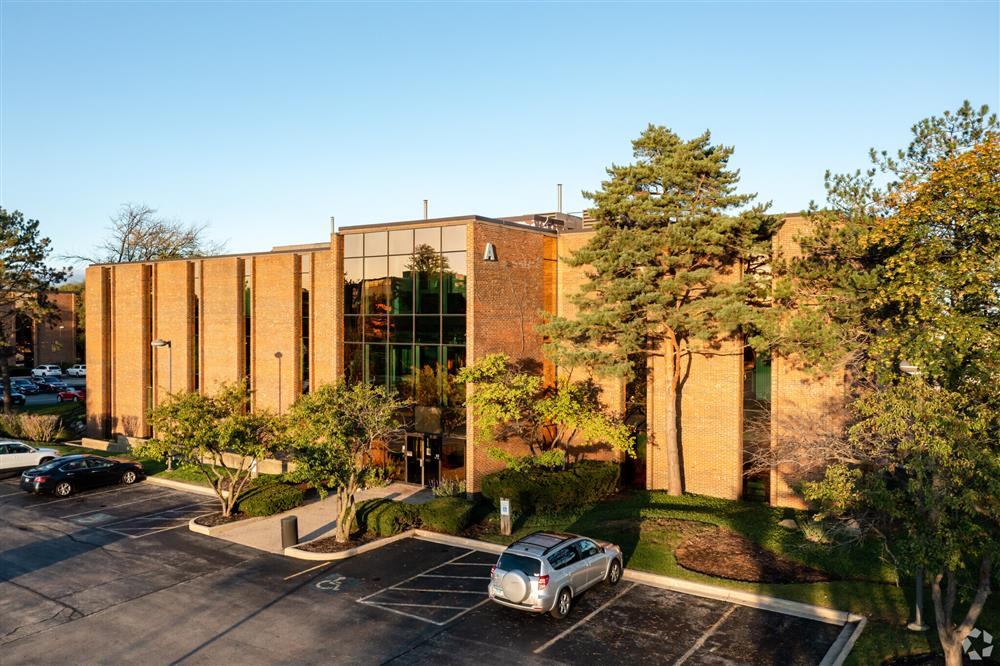 property with office space for rent at 800 Roosevelt Rd., Glen Ellyn, IL 60137, USA