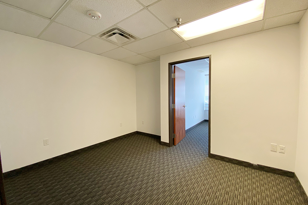 4200 South Fwy (Tower) - 105x520-sm