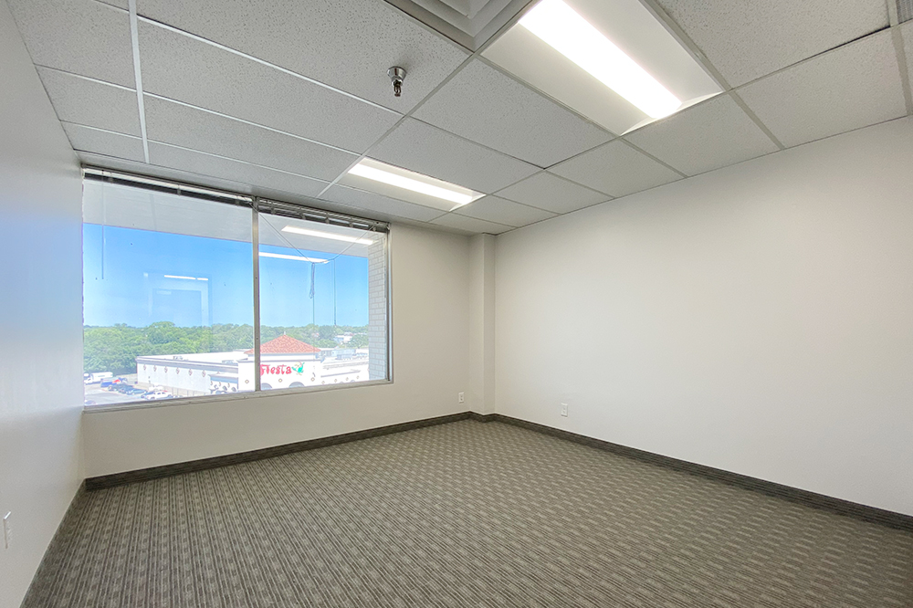 4200 South Fwy (Tower) - 105x570-sm