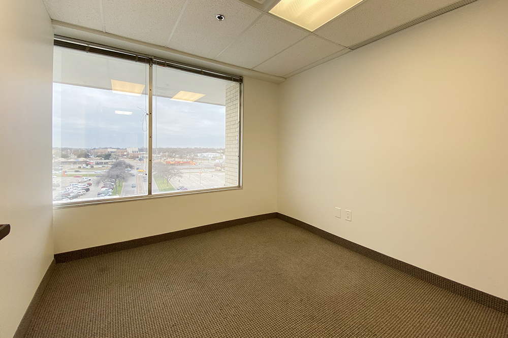 4200 South Fwy (Tower) - 105x628-sm