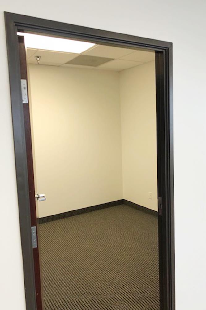 5-075062Office-img-0126.jpg