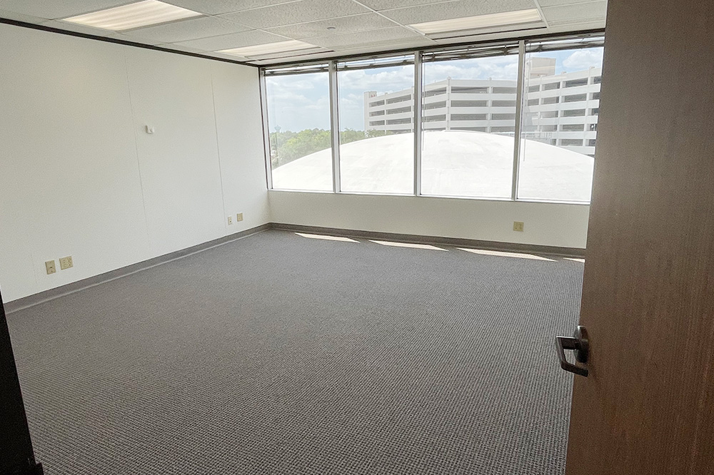 7322-7324 Southwest Freeway - 118x1-0472-sm