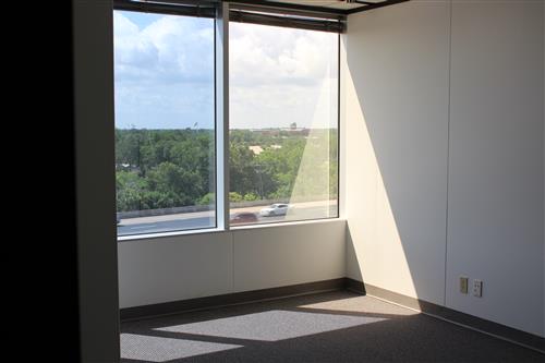 7322-7324 Southwest Freeway - 118x1-0515-sm