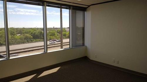 7322-7324 Southwest Freeway - 118x1-0530-sm