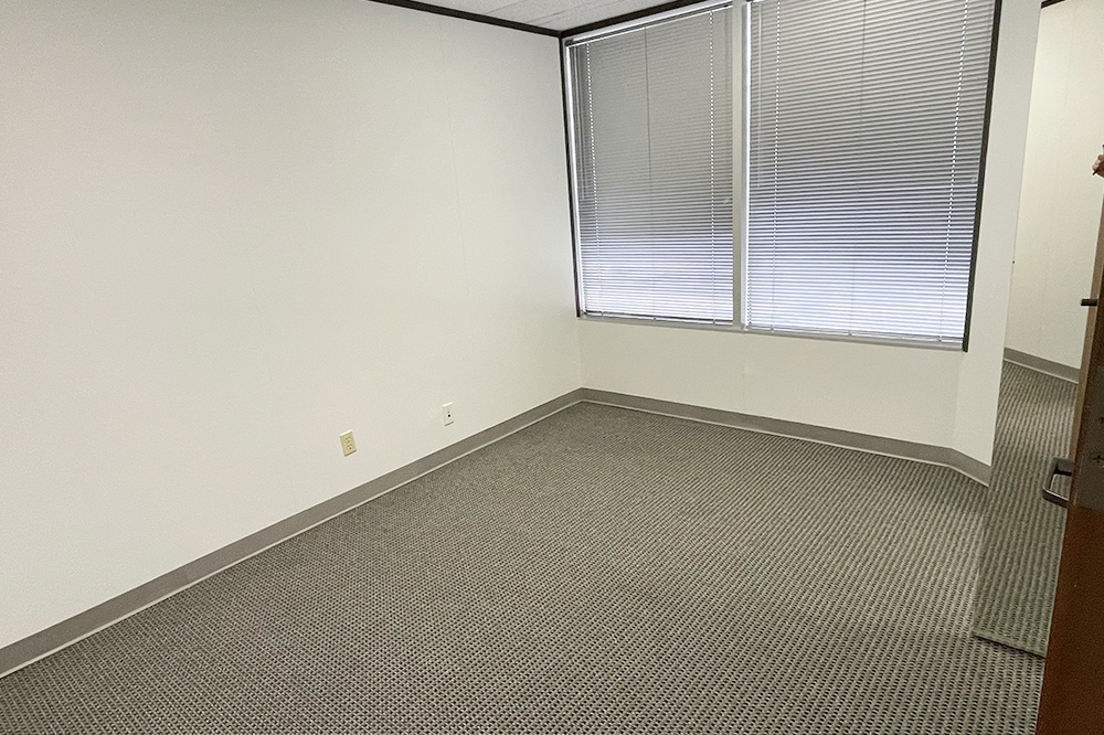 7322-7324 Southwest Freeway - 118x1-0610-sm