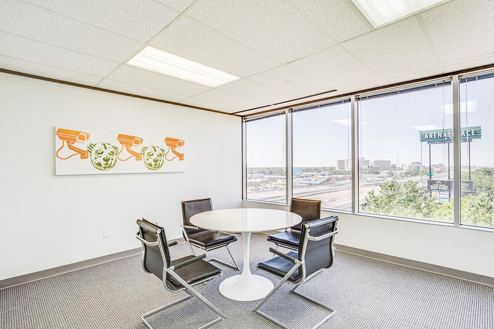 7322-7324 Southwest Freeway - 118x1-0630.WS-sm