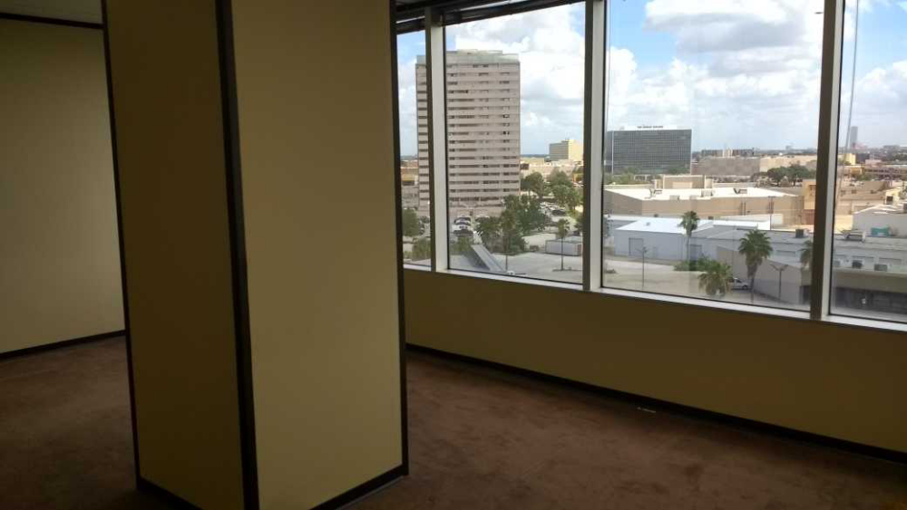 7322-7324 Southwest Freeway - 118x1-0690-sm