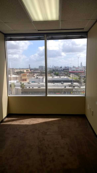 7322-7324 Southwest Freeway - 118x1-0690-sm