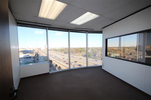 7322-7324 Southwest Freeway - 118x1-0710-sm