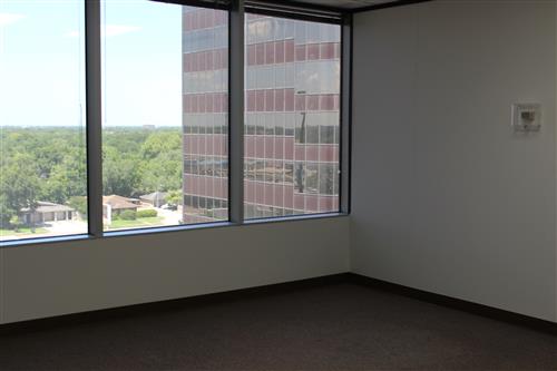 7322-7324 Southwest Freeway - 118x1-0750-sm