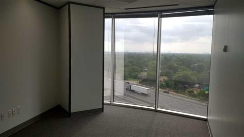 7322-7324 Southwest Freeway - 118x1-0888-sm