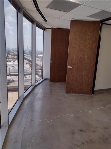 7322-7324 Southwest Freeway - 118x1-1182.01-sm