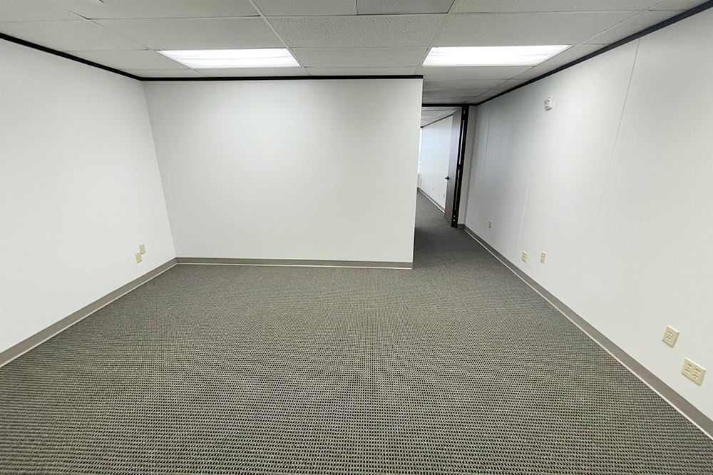 7322-7324 Southwest Freeway - 118x1-1975-sm