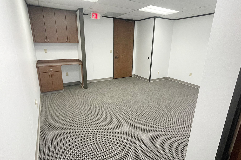 7322-7324 Southwest Freeway - 118x1-1975-sm