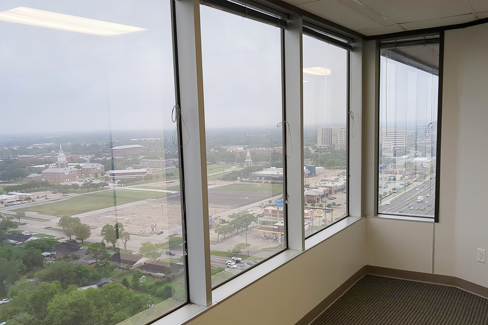 7322-7324 Southwest Freeway - 118x1-1980-sm