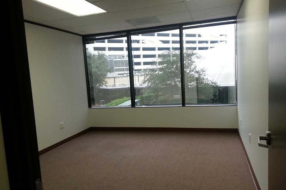 7322-7324 Southwest Freeway - 118x2-0237-sm