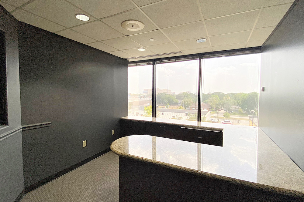 7322-7324 Southwest Freeway - 118x2-0490-sm