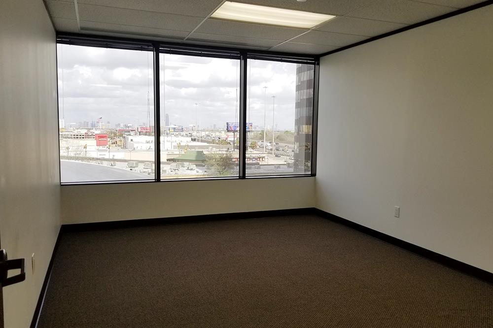 7322-7324 Southwest Freeway - 118x2-0570-sm