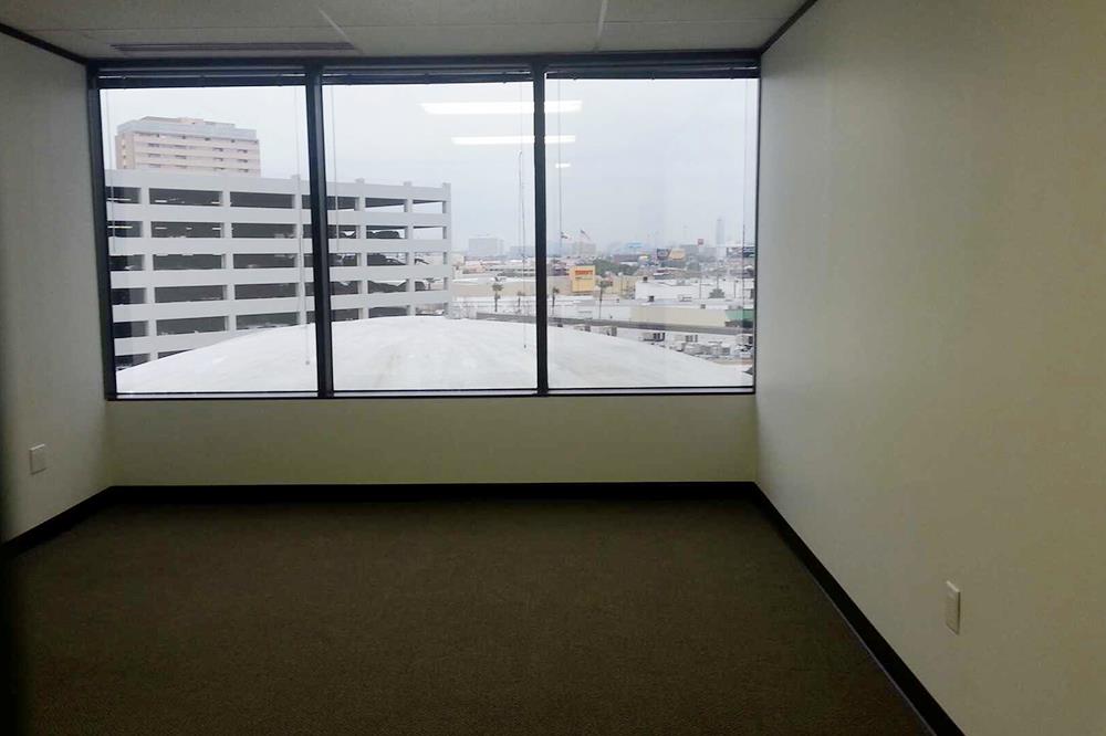 7322-7324 Southwest Freeway - 118x2-0570-sm