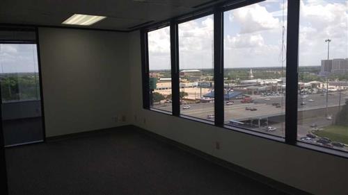 7322-7324 Southwest Freeway - 118x2-0995.01-sm