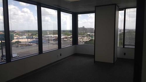 7322-7324 Southwest Freeway - 118x2-0995.01-sm