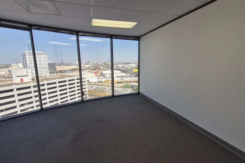 7322-7324 Southwest Freeway - 118x2-1050-sm