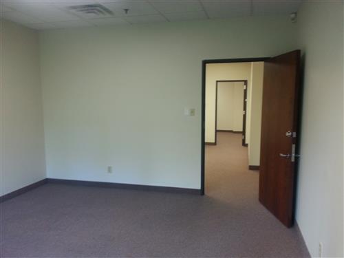 5-075243Office-20140429-102639.jpg