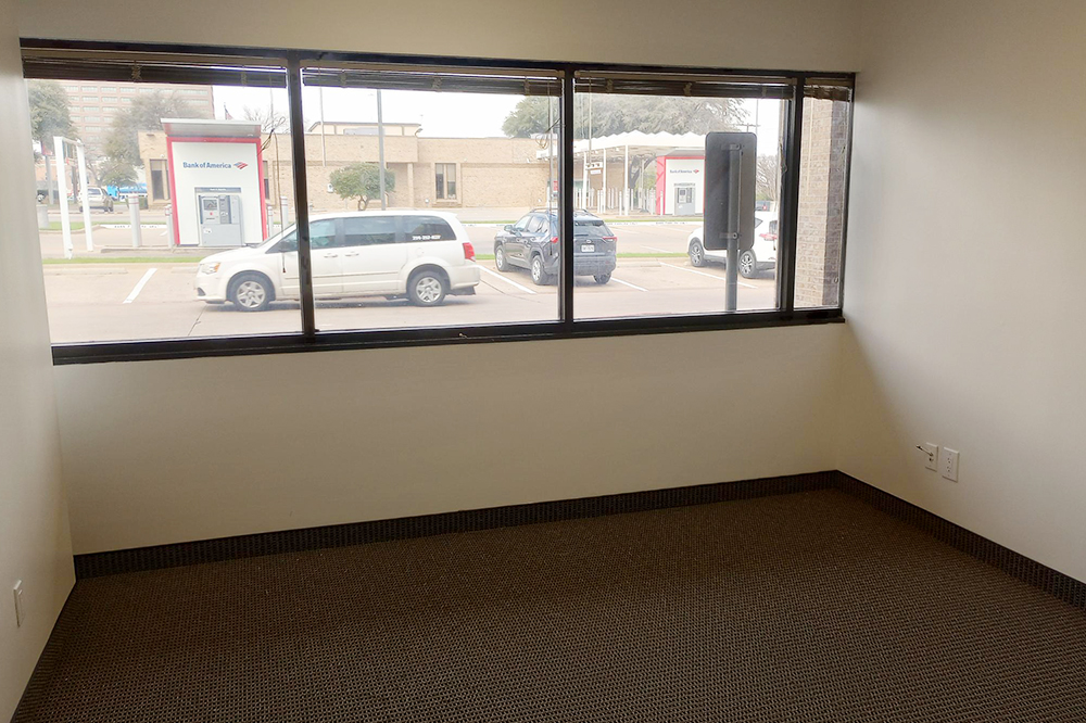 9304 Forest Ln - 1-UIS130x121