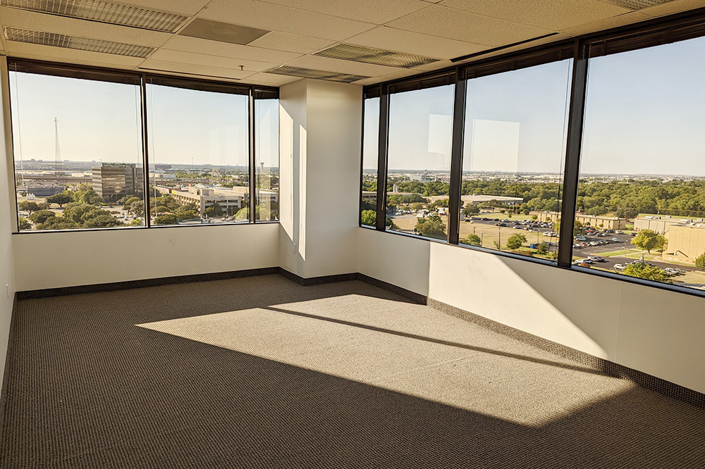2727 LBJ Freeway - 123x915-sm