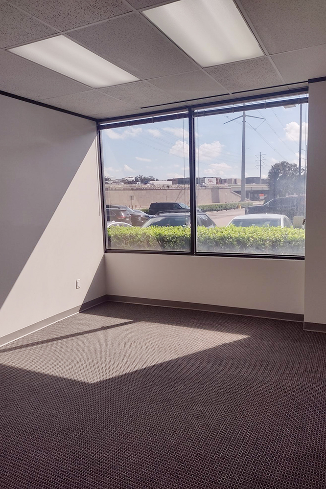 340-350 N Sam Houston Pkwy E - 127xA1009-sm