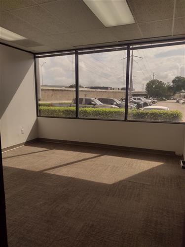 340-350 N Sam Houston Pkwy E - 127xA1011-sm