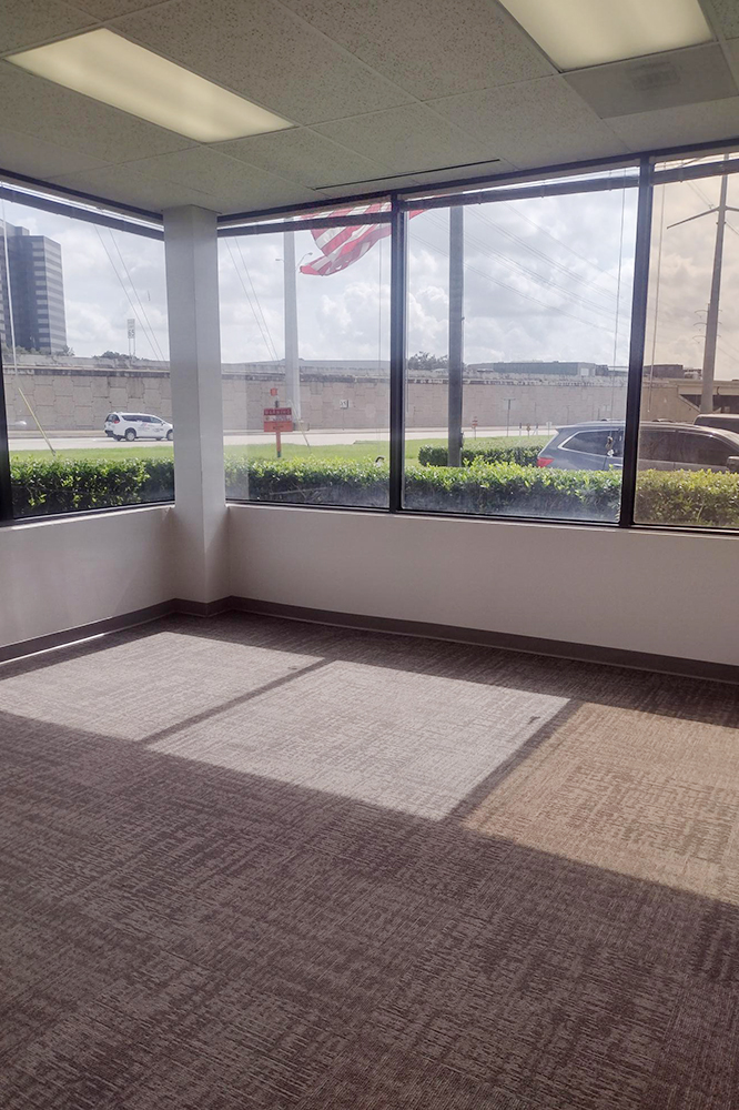 340-350 N Sam Houston Pkwy E - 127xA1012-sm