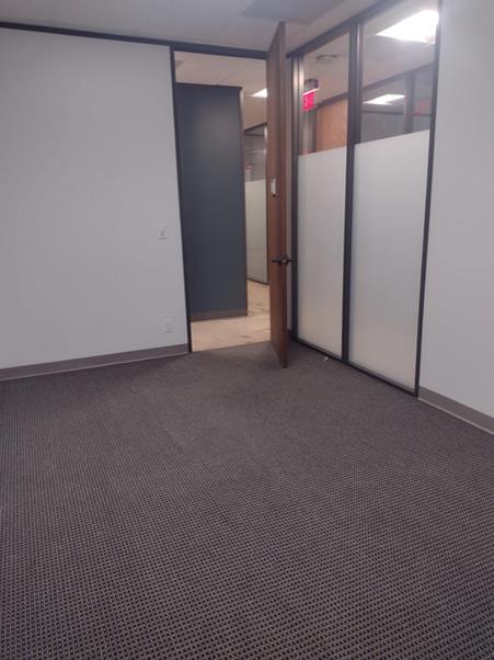 340-350 N Sam Houston Pkwy E - 127xA1020-sm