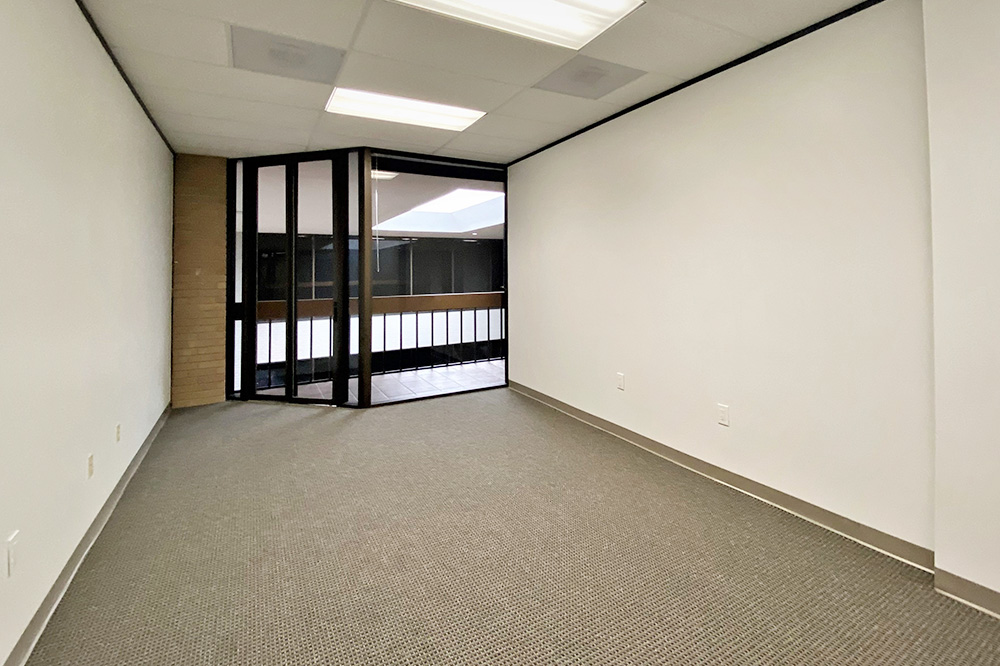 340-350 N Sam Houston Pkwy E - 127xA233-sm