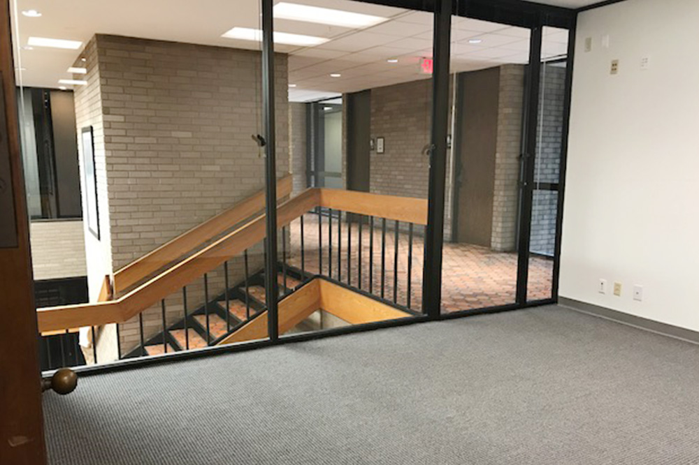 340-350 N Sam Houston Pkwy E - 127xB204-sm