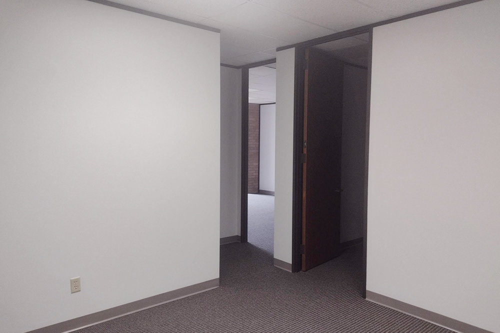 340-350 N Sam Houston Pkwy E - 127xB230-sm