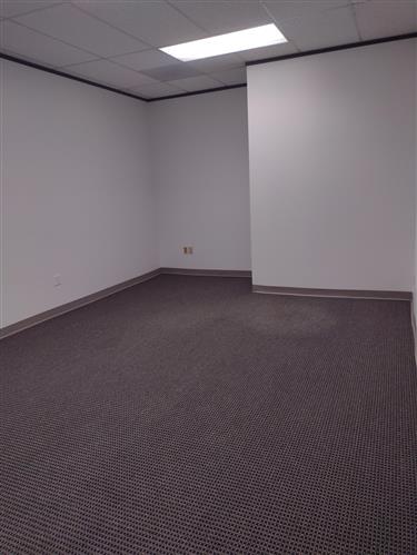 340-350 N Sam Houston Pkwy E - 127xB238-sm