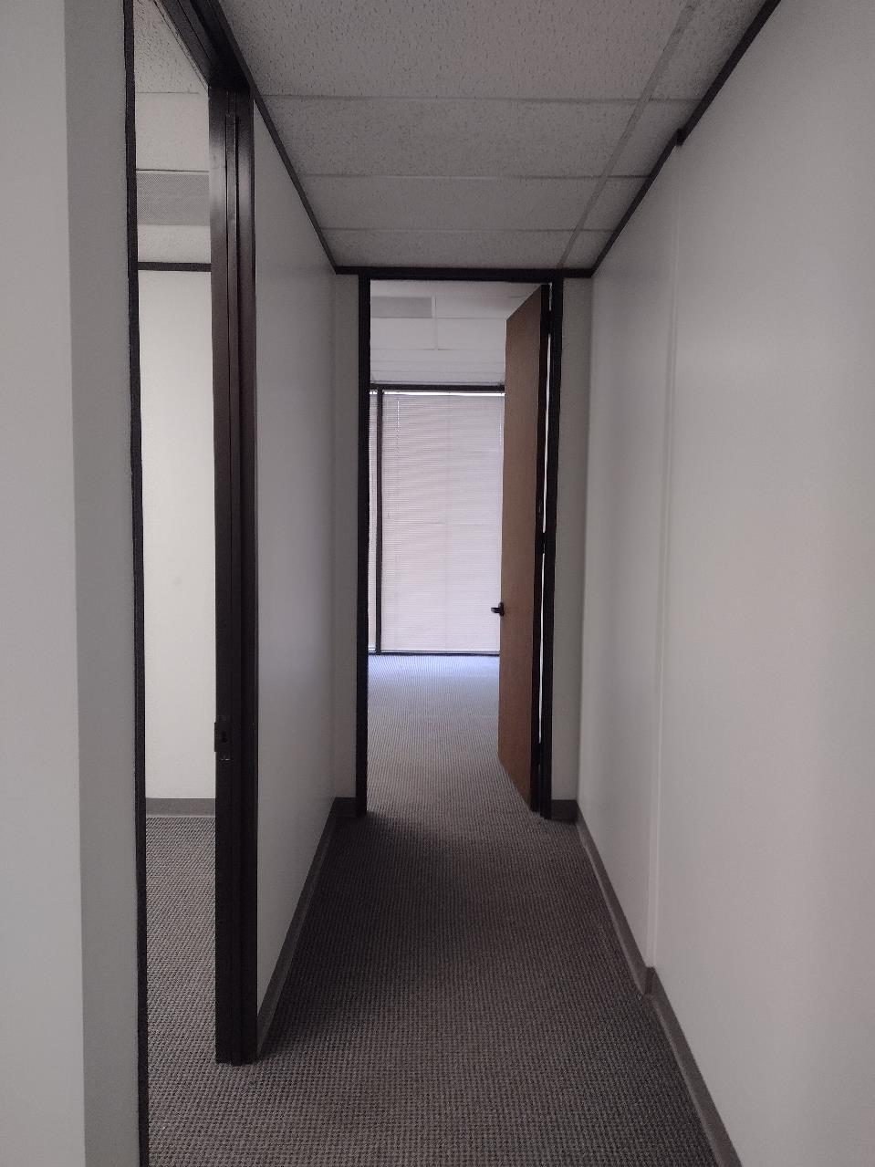 340-350 N Sam Houston Pkwy E - 127xB275-sm