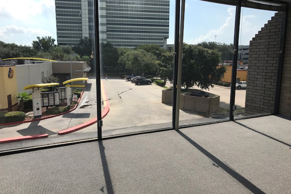 340-350 N Sam Houston Pkwy E - 127xB287-sm