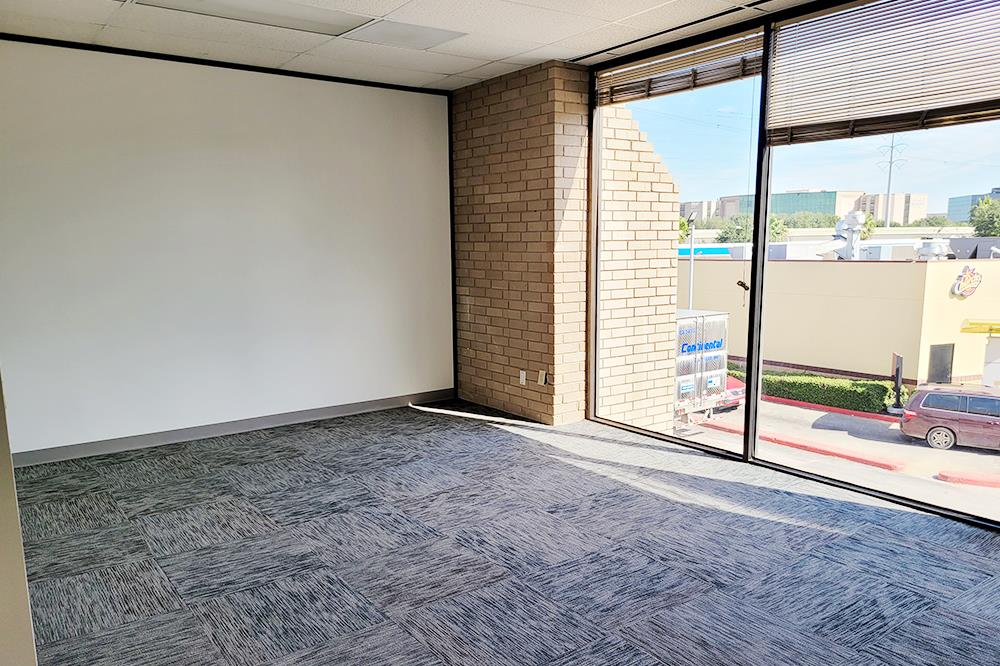 340-350 N Sam Houston Pkwy E - 127xB288-sm