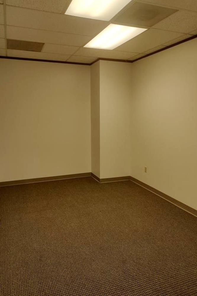 340-350 N Sam Houston Pkwy E - 127xB290-sm