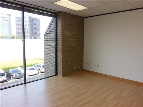 340-350 N Sam Houston Pkwy E - 127xB290-sm