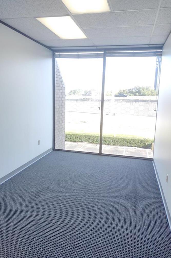 340-350 N Sam Houston Pkwy E - 127xB290-sm