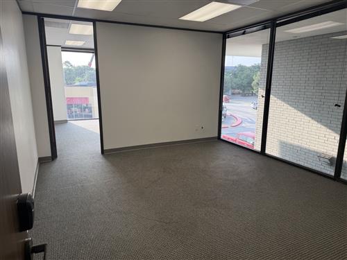 340-350 N Sam Houston Pkwy E - 127xB295-sm