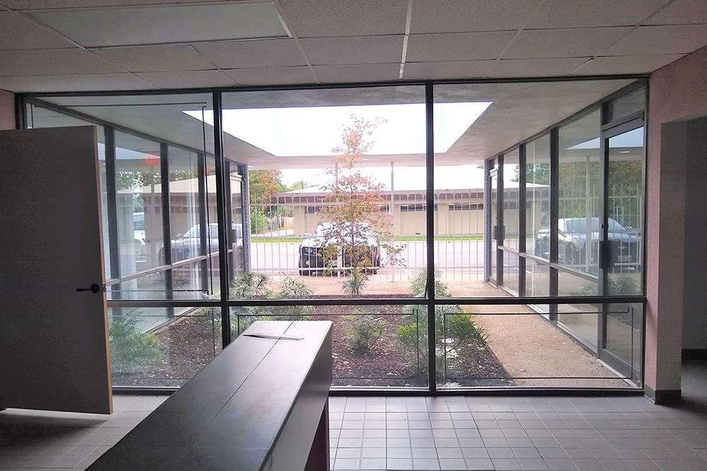 415 E. Bolt St. - 142x433-sm