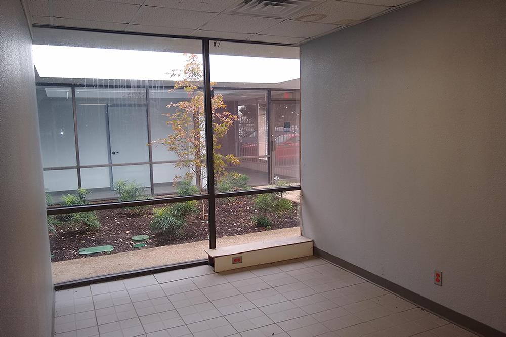 415 E. Bolt St. - 142x433-sm