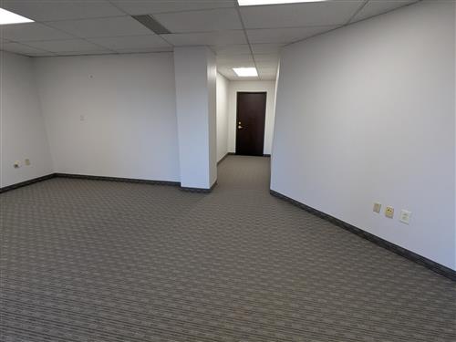 property with office space for rent at 130, 1801 N Hampton Road, DeSoto, TX 75115, USA