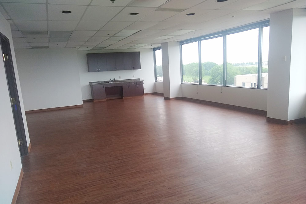 property with office space for rent at 400B, 1801 N Hampton Road, DeSoto, TX 75115, USA