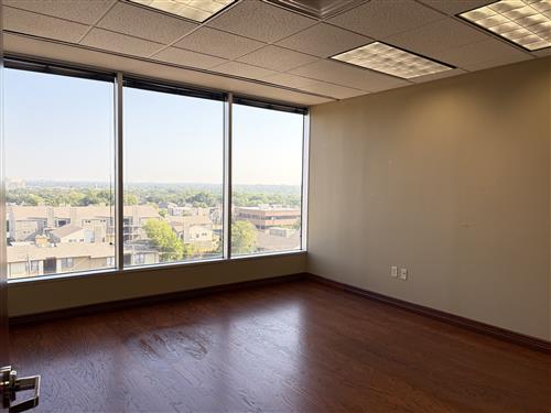 13601 Preston Rd - 168xE0515-sm